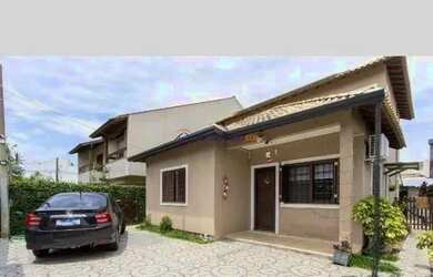 Imagem: A casa possui 5 Dormitórios, 4 Banheiros, 2 Vagas na garagem