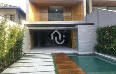 Imagem: A casa em condomínio possui 4 Dormitórios, 5 Banheiros, 3