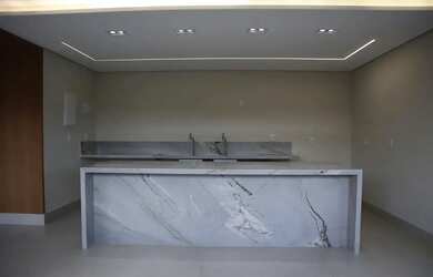 Imagem 11: Jardins Versalhes. Piscina, Varanda, 213m² de Áreae2 Vagas na garagem