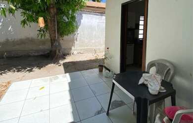 Imagem: A casa possui 2 Dormitórios, 1 Banheiro, 2 Vagas na garagem