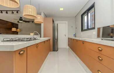 Imagem: O apartamento possui 3 Dormitórios, 4 Banheiros, 3 Vagas na