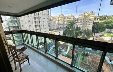 Imagem: O apartamento possui 3 Dormitórios, 1 Banheiro, 2 Vagas na