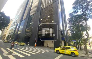 Imagem: O depósito possui 1330m² de Área e está localizado em Centro