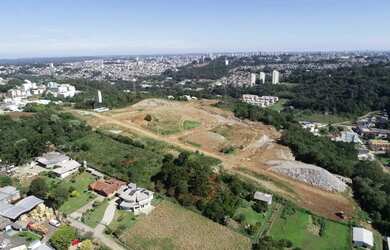 Imagem: O terreno possui 315m² de Área e está localizado em De Zorzi