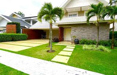 Imagem: A casa em condomínio possui 5 Dormitórios, 5 Banheiros, 5