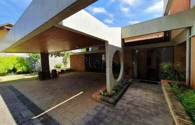 Imagem: A casa possui 5 Dormitórios, 4 Banheiros, 5 Vagas na garagem