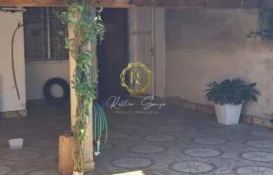 Imagem: A casa possui 2 Dormitórios, 1 Banheiro, 2 Vagas na garagem