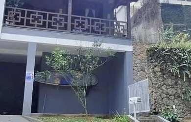 Imagem: A casa em condomínio possui 4 Dormitórios, 3 Banheiros, 2