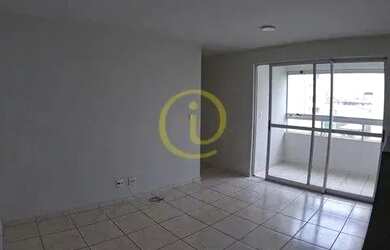 Imagem: O apartamento possui 3 Dormitórios, 1 Banheiro, 2 Vagas na