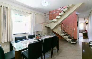 Imagem: A casa possui 4 Dormitórios, 4 Banheiros, 4 Vagas na garagem