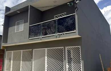 Imagem: A casa possui 2 Dormitórios, 2 Banheiros, 1 Vaga na garagem