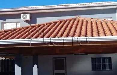 Imagem: A casa possui 3 Dormitórios, 2 Banheiros, 5 Vagas na garagem