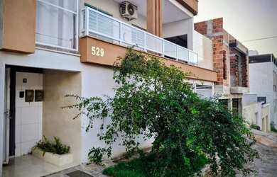 Imagem: A casa possui 5 Dormitórios, 4 Banheiros, 2 Vagas na garagem