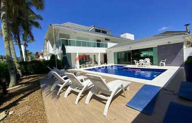 Imagem: A casa em condomínio possui 5 Dormitórios, 5 Banheiros, 4