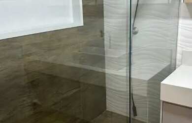 Imagem: A casa possui 3 Dormitórios, 2 Banheiros, 3 Vagas na garagem