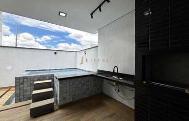 Imagem: A casa em condomínio possui 3 Dormitórios, 3 Banheiros, 3