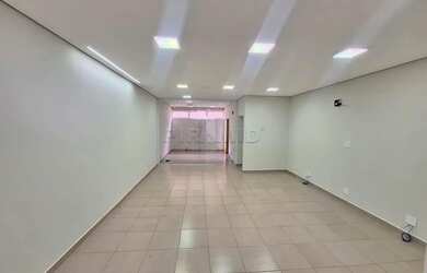 Imagem: O depósito possui 1 Vaga na garagem e 61m² de Área e está