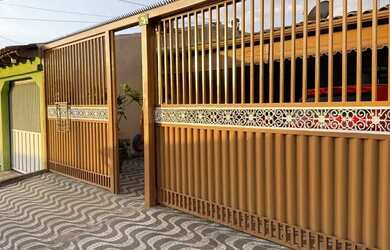 Imagem: A casa possui 2 Dormitórios, 1 Banheiro, 4 Vagas na garagem