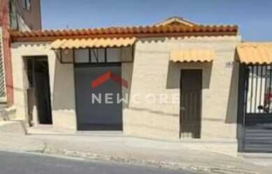 Imagem: A casa possui 3 Dormitórios, 3 Banheiros, 2 Vagas na garagem