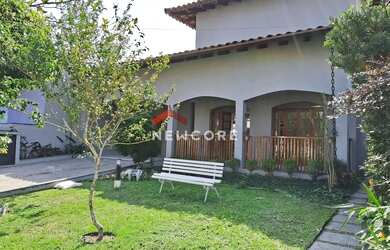 Imagem: A casa em condomínio possui 4 Dormitórios, 4 Banheiros, 2