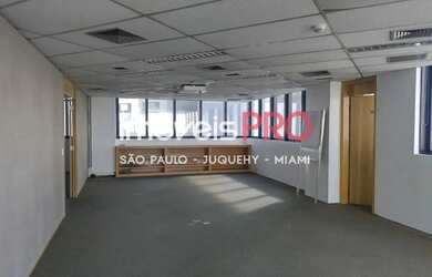 Imagem: O depósito à venda possui 5 Vagas na garagem e 254m² de Área