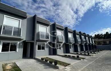 Imagem: A casa e possui 2 Dormitórios, Suítes, 1 Banheiro, 1 Vaga