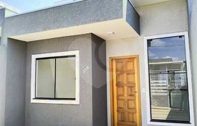 Imagem: A casa possui 2 Dormitórios, 1 Banheiro, 1 Vaga na garagem