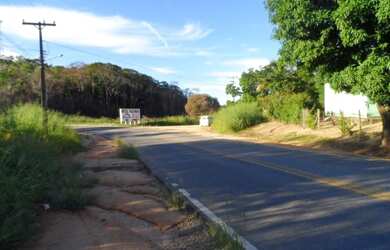 Imagem: O terreno possui 45.000m² de Área e está localizado em Rio