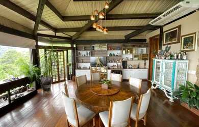 Imagem 1: Charmosa casa assinada por Zanina Caldas com encantadora vista panorâmica!