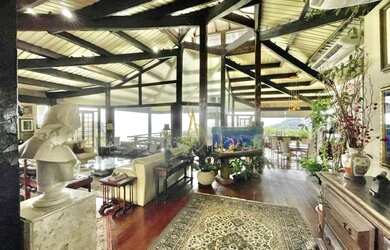 Imagem 3: Charmosa casa assinada por Zanina Caldas com encantadora vista panorâmica!