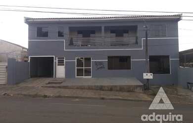 Imagem: A casa possui 4 Dormitórios, 2 Banheiros, 4 Vagas na garagem