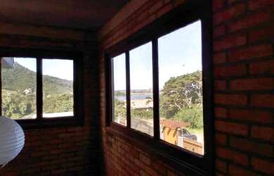 Imagem: A casa possui 2 Dormitórios, 2 Banheiros, 150m² de Área e