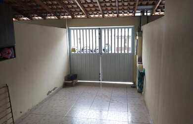 Imagem: A casa possui 2 Dormitórios, 2 Banheiros, 1 Vaga na garagem