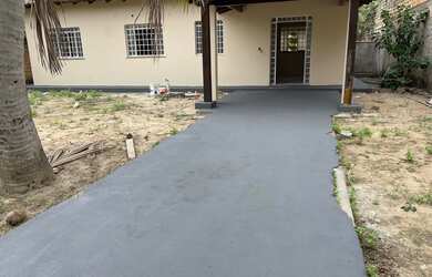 Imagem: A casa possui 2 Dormitórios, 1 Banheiro, 2 Vagas na garagem