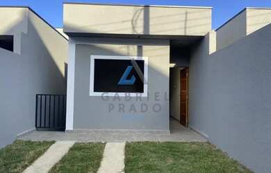 Imagem: A casa possui 2 Dormitórios, 2 Banheiros, 2 Vagas na garagem