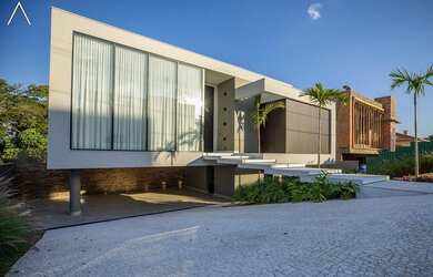 Imagem: A casa em condomínio possui 4 Dormitórios, 5 Banheiros, 4