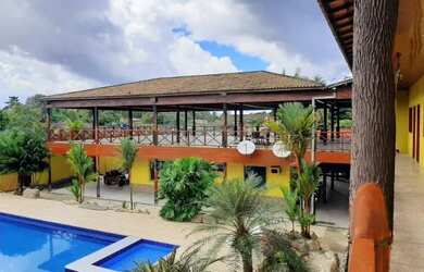 Imagem: A casa possui 5 Dormitórios, 5 Banheiros, 5 Vagas na garagem