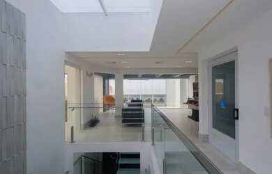 Imagem: O apartamento possui 5 Dormitórios, 2 Banheiros, 2 Vagas na