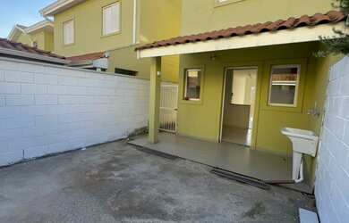 Imagem: A casa em condomínio possui 2 Dormitórios, 2 Banheiros, 2