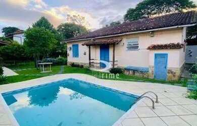 Imagem: A casa possui 3 Dormitórios, 3 Banheiros, 2 Vagas na garagem