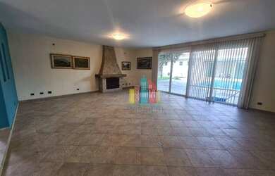 Imagem: A casa possui 4 Dormitórios, 5 Banheiros, 600m² de Área e