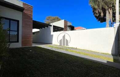 Imagem: A casa possui 3 Dormitórios, 2 Banheiros, 2 Vagas na garagem