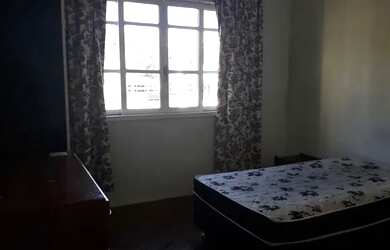 Imagem: O quarto e está localizado em Centro, Petrópolis para alugar