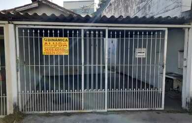 Imagem: A casa possui 2 Dormitórios, 1 Banheiro, 2 Vagas na garagem