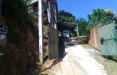 Imagem: A casa possui 1 Dormitório, 1 Banheiro, 1 Vaga na garagem