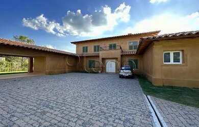 Imagem: A casa possui 5 Dormitórios, 2 Banheiros, 5 Vagas na garagem