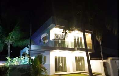 Imagem: A casa possui 3 Dormitórios, 3 Banheiros, 2 Vagas na garagem