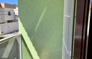 Imagem: A casa possui 3 Dormitórios, 2 Banheiros, 1 Vaga na garagem