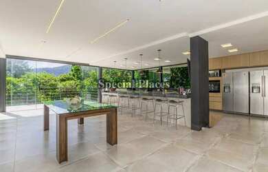 Imagem 15: Belíssima! Projeto contemporâneo em meio a natureza!