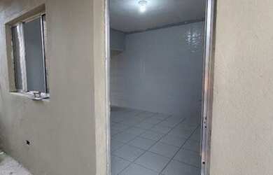 Imagem: A casa possui 1 Dormitório, 1 Banheiro e está localizado em